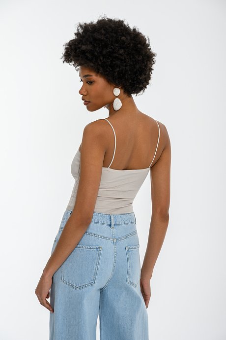 Sleeveless basic top with square neckline