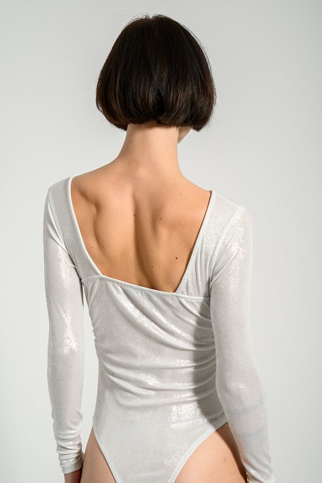 Bodysuit with shinny effect and low back