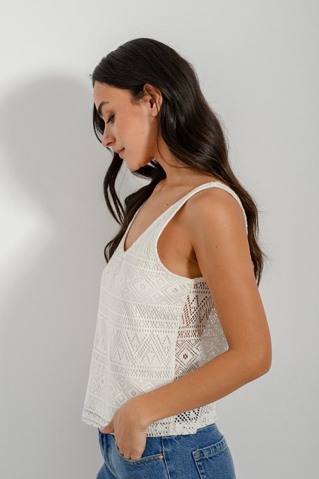 Crochet sleeveless shirt with perforated details