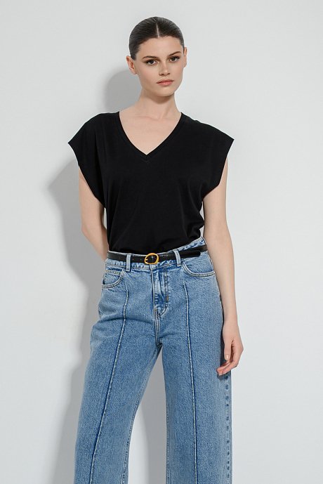 T-shirt με V ντεκολτέ