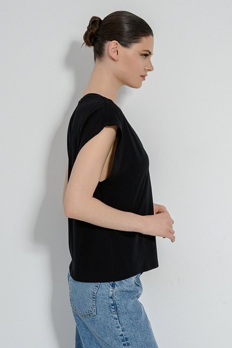 T-shirt με V ντεκολτέ