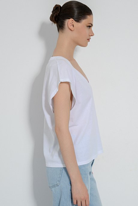 T-shirt με V ντεκολτέ