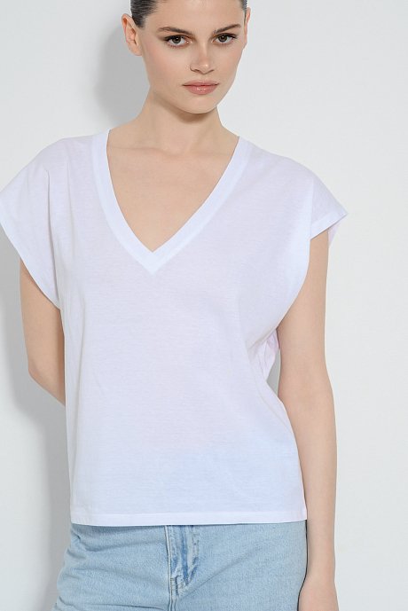 T-shirt με V ντεκολτέ