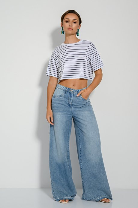 Cropped top with round neckline with stripes