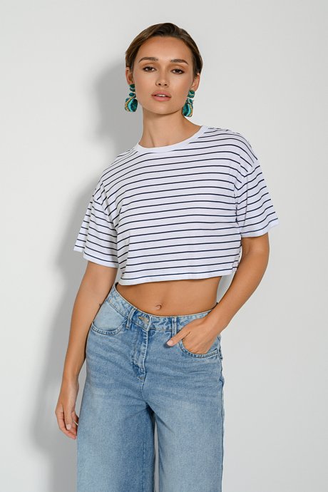 Cropped top with round neckline with stripes