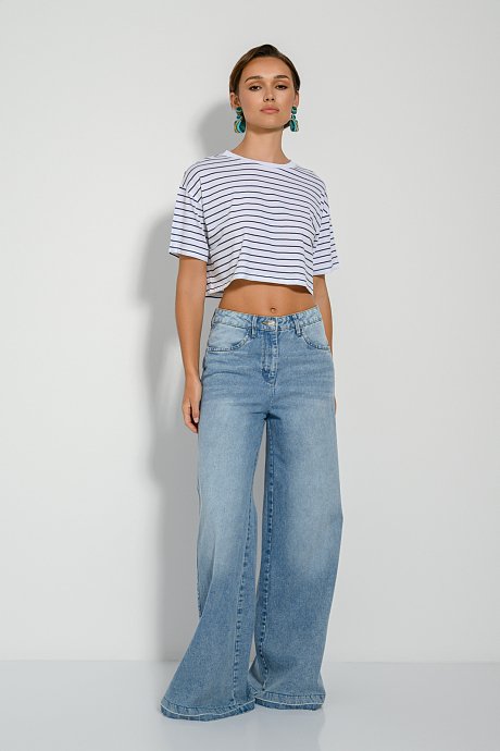 Cropped top with round neckline with stripes