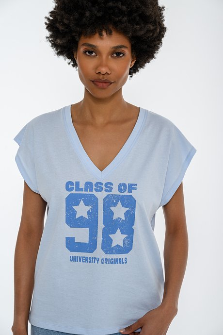 T-shirt με τύπωμα και V λαιμόκοψη