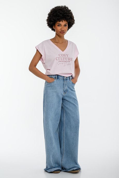 T-shirt με τύπωμα και V λαιμόκοψη