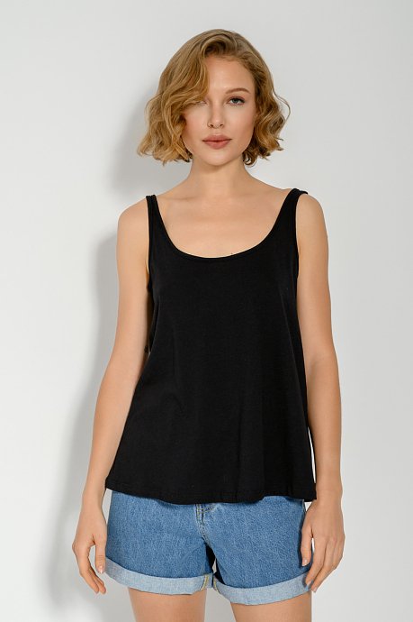 Basic sleeveless blouse