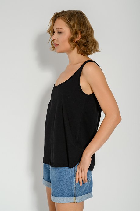 Basic sleeveless blouse