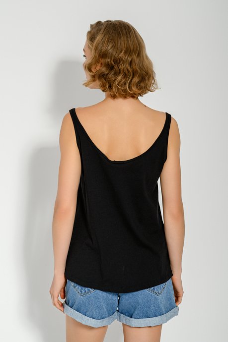 Basic sleeveless blouse