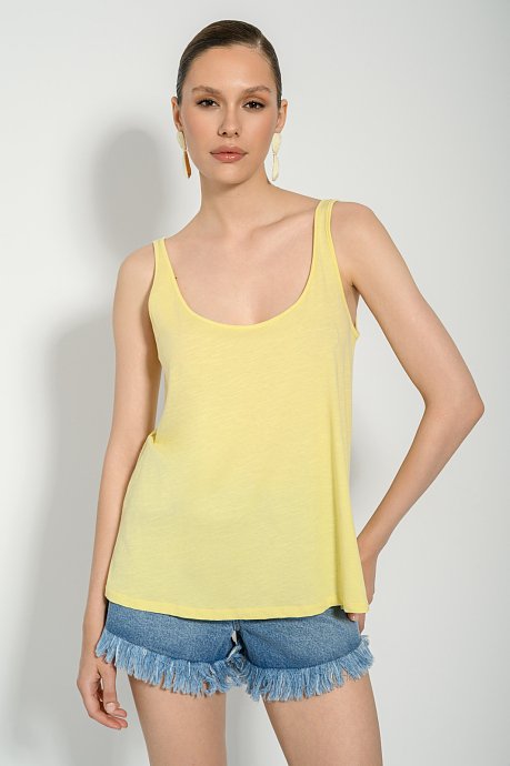 Basic sleeveless blouse
