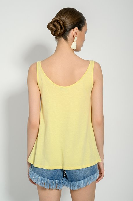 Basic sleeveless blouse