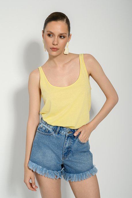 Basic sleeveless blouse
