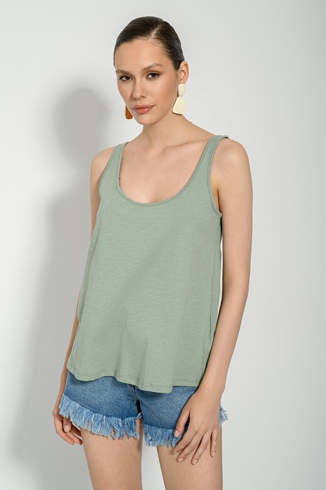 Basic sleeveless blouse