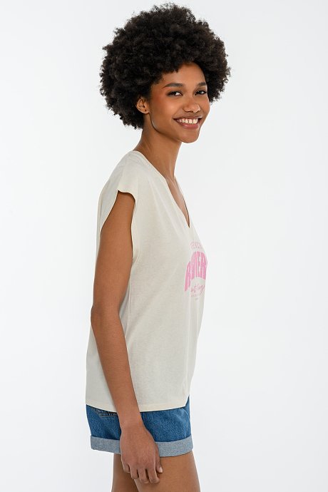 T-shirt με τύπωμα και V λαιμόκοψη