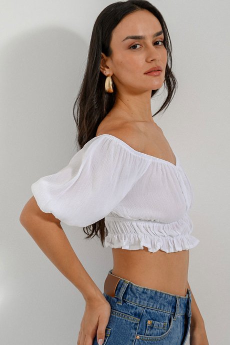 Cropped top with shirring details and puffy sleeves