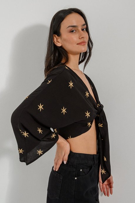 Crop top with tying and embroidered details