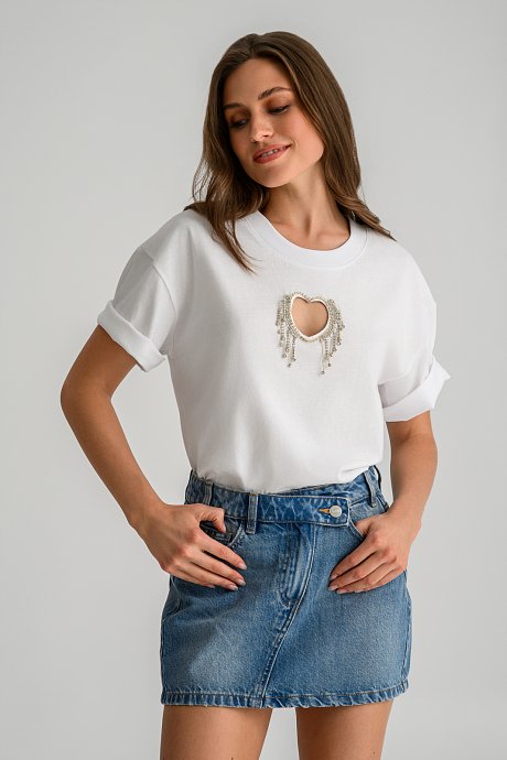 T-shirt με cut-out καρδιά και στρας