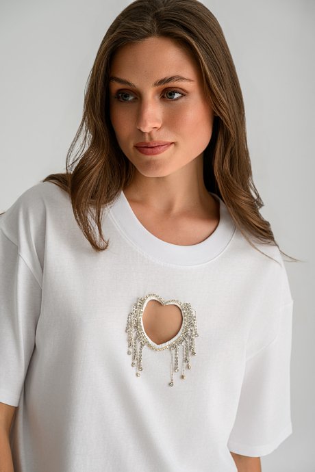T-shirt με cut-out καρδιά και στρας