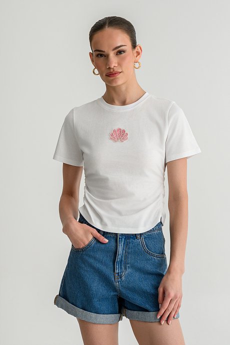 Μεσάτο t-shirt με σχέδιο κοχύλι και σούρες