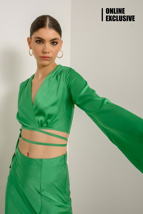 Satin cropped top with cord tying
