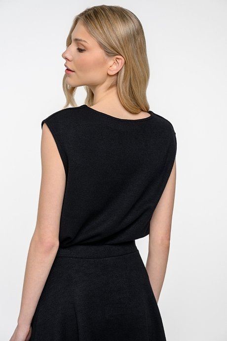 Vest top with V neckline and soft sense
