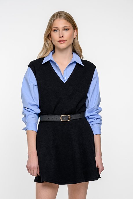 Vest top with V neckline and soft sense