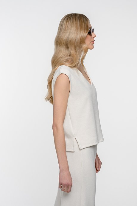 Vest top with V neckline and soft sense