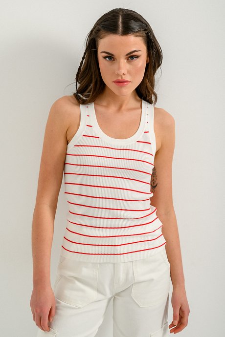 Knitted top with stripes