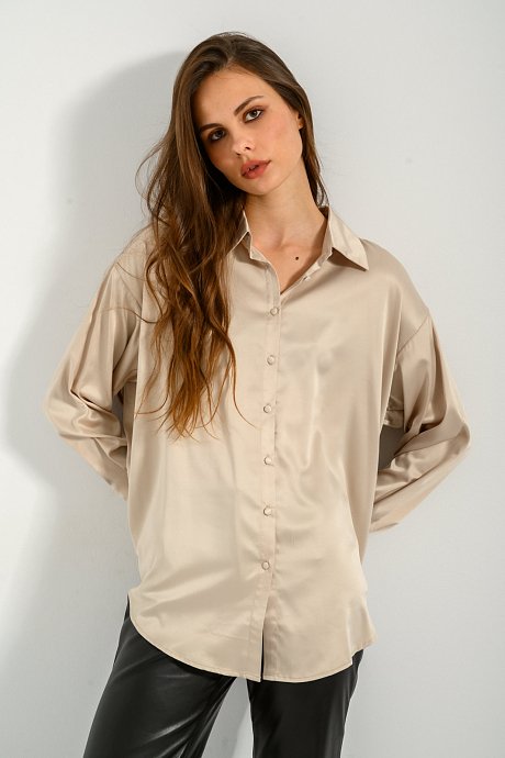 Shirt with satin effect