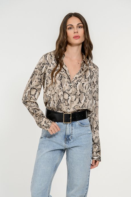 Πουκάμισο με snake print και σατινέ υφή