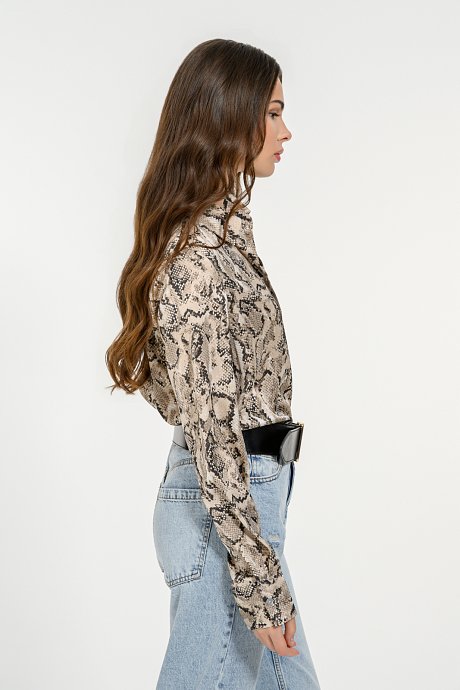 Πουκάμισο με snake print και σατινέ υφή