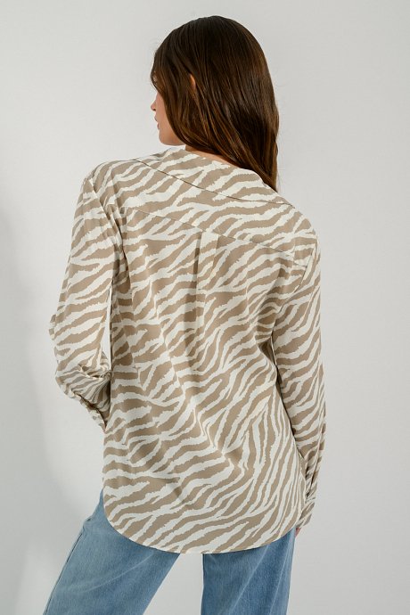 Shirt with zebra print and soft sense