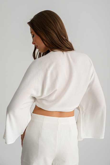 Cropped shirt with front tying and crochet sleeve detail