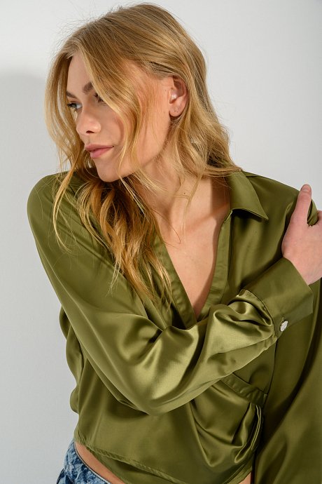 Cropped cruise shirt with satin effect