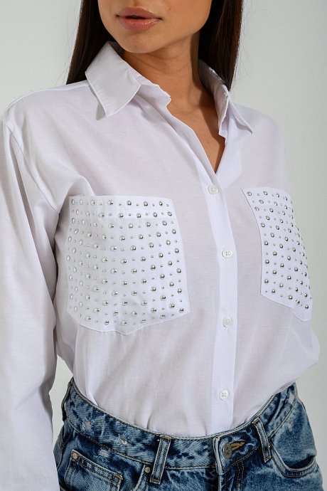Shirt with pockets and studs