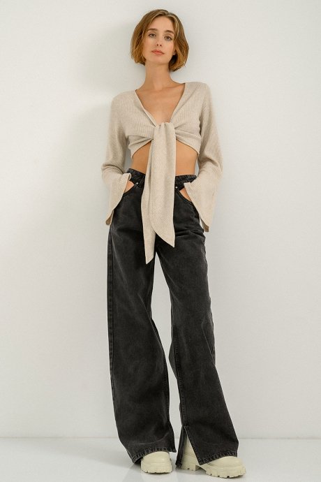 Wide leg denim with cut out ending