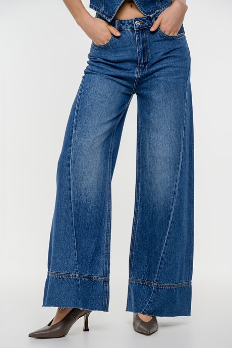 Wide leg ντένιμ με ξέφτια