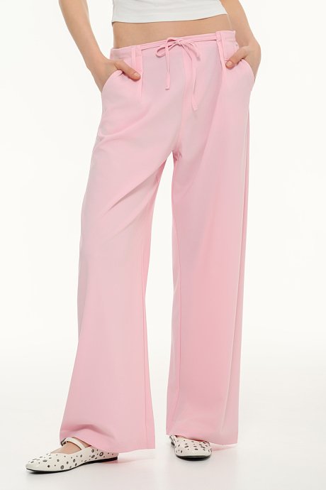 Baggy trousers with adjustable waist