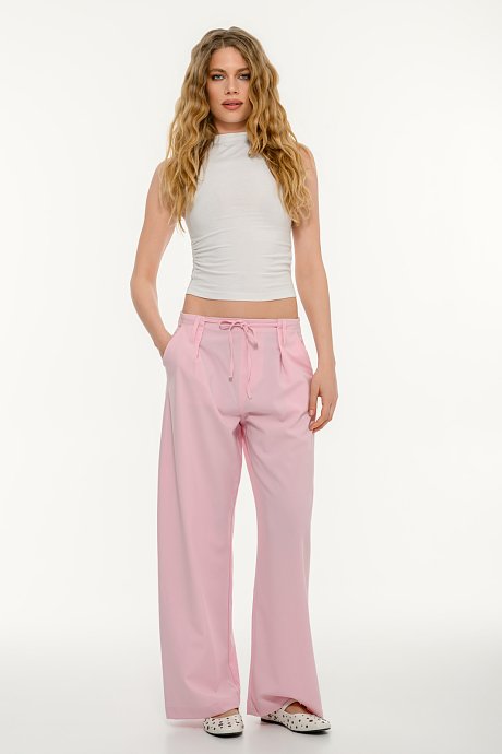 Baggy trousers with adjustable waist