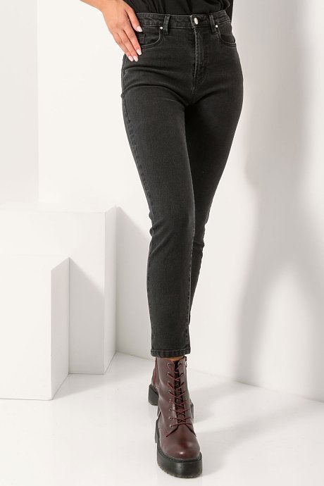 Mom's slim fit denim