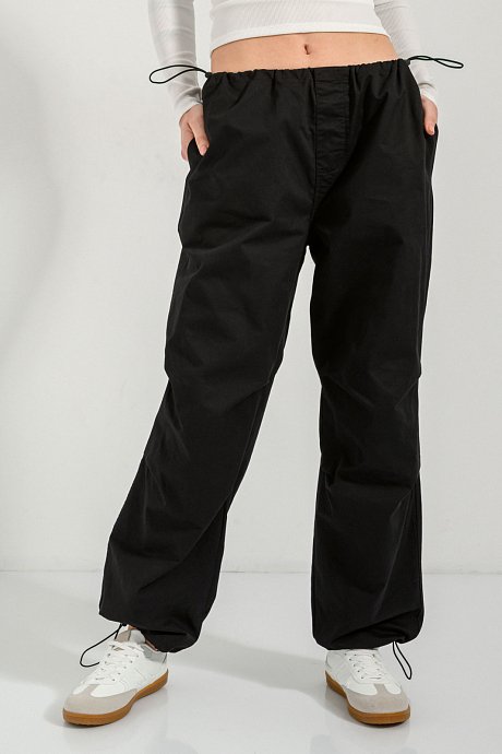 Parachute trousers with stoppers