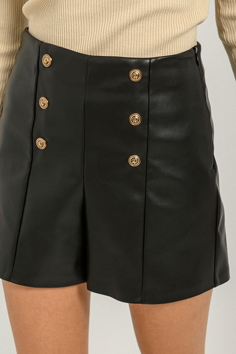 Shorts with leather effect and buttons