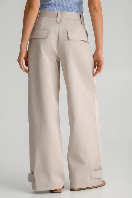 Wide leg trousers with pleated details