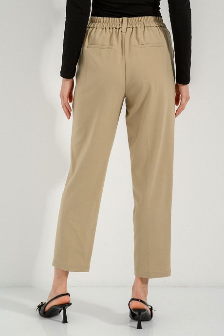 Straight leg trousers with pleated details