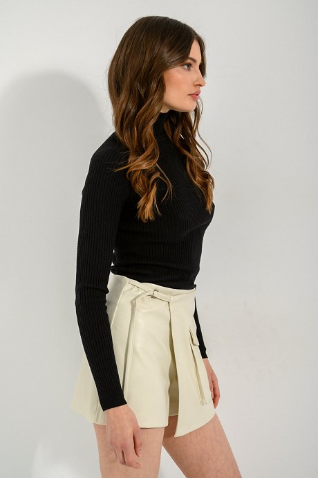 Skort with leather effect and pocket