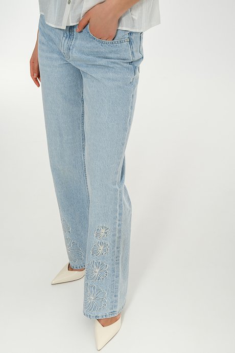 Wide leg ντένιμ με κεντητά λουλούδια