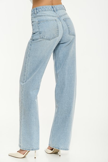 Wide leg ντένιμ με κεντητά λουλούδια