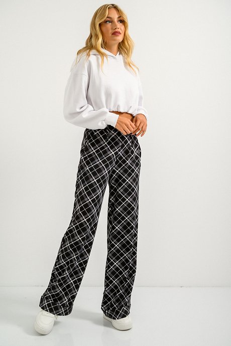 Wide leg checkered trousers